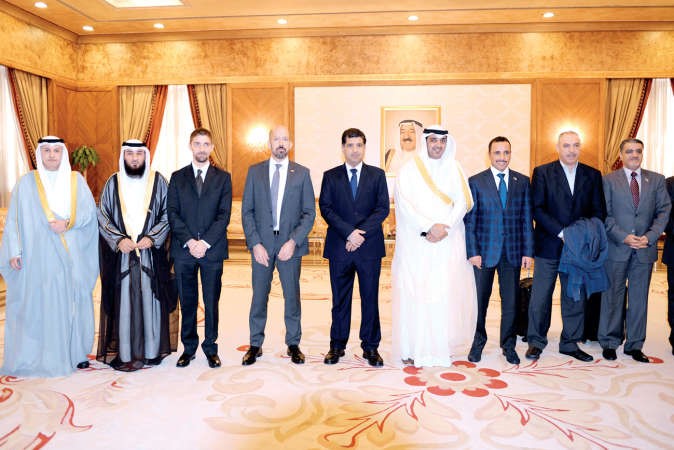 رئيس مجلس الامة مرزوق الغانم متوسطا الوفد البرلماني المغادر الى جنيف وفي وداعه الشيخ محمد العبدالله