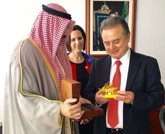 السفير سميح جوهر حيات ووزير الطاقة المكسيكي بيدرو واخاكيم كولدوييل 