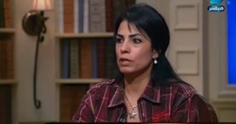 بالفيديو.. مطربة مصرية تروي تفاصيل اغتصاب نجلها على الهواء