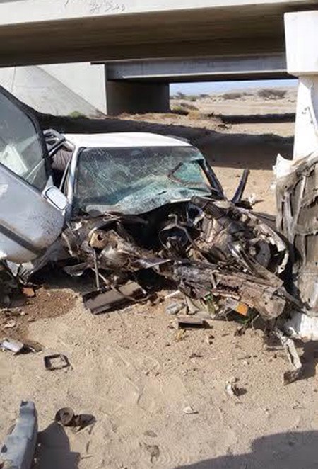 صورة: تصادم مروع يقذف بجامعيتين صريعتين من أعلى جسر في السعودية 
