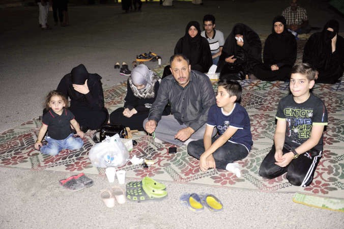 احدى الاسر ضمن الحضور ﻿