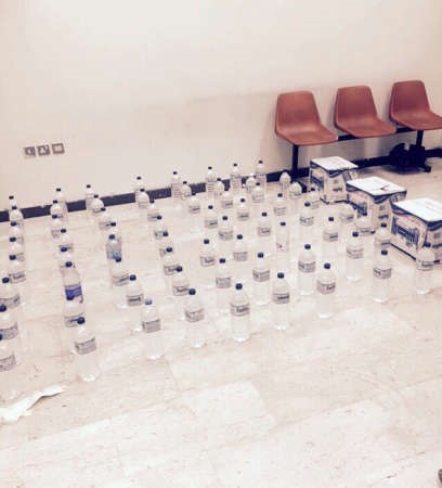 مضبوطات عربة التسوق من الخمر 