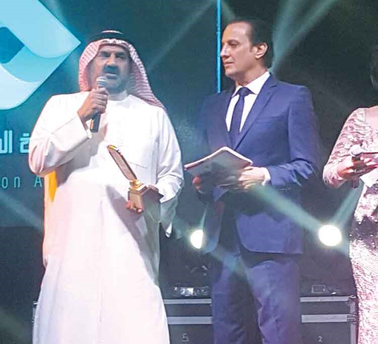 الفريق الركن معبدالعزيز حسن وجائزة احسن انشودة وطنية﻿