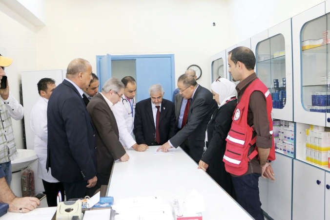 د هلال الساير خلال افتتاح العيادة الطبية ﻿