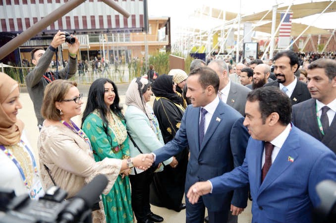 الغانم اثناء دخوله جناح الكويت