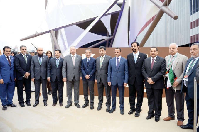 رئيس مجلس الامة مرزوق الغانم متوسطا دبدرالعيسى ويعقوب الصانع والشيخ علي الخالد ودعودة الرويعي وفيصل الشايع وسيف العازمي وعلام الكندري ودخليل عبدالله وفيصل المتلقم في معرض اكسبو ميلانو 