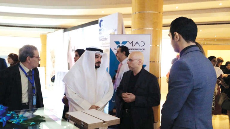 د محمود عبدالهادي خلال المؤتمر 