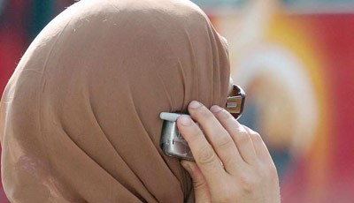 جدل واسع في تونس بعد تصريح وزير النقل بتأثير الحجاب سلبًا على سمع المرأة