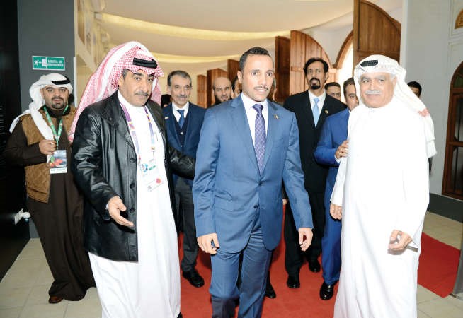 الرئيس الغانم في بداية جولته