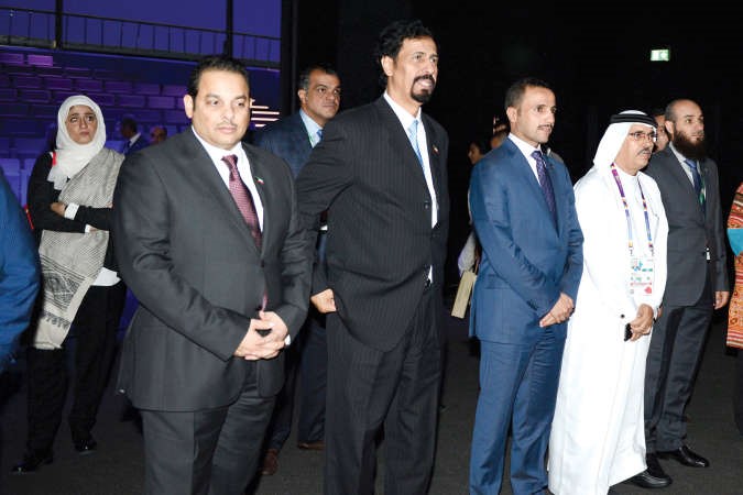 جانب من جولة الرئيس الغانم والوفد المرافق له وتبدو مديرة ادارة الاعلام في مجلس الامة الزميلة امل المطوع