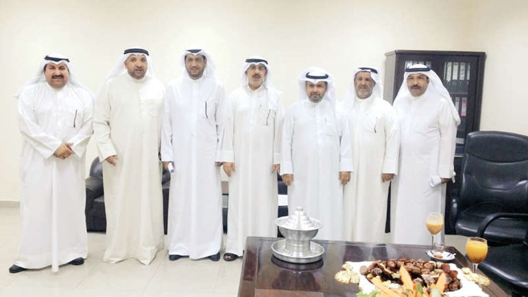 ماحمد الصبيح متوسطا رؤساء فرق الطوارئ في افرع البلدية