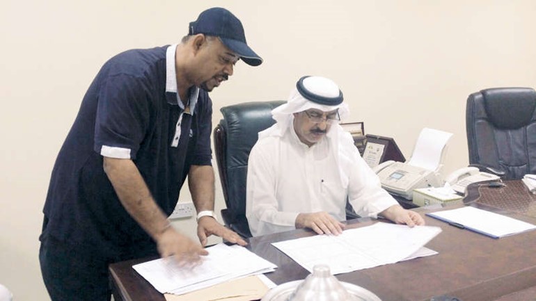 مفتش الدوام عادل عباس يطلع الصبيح على كشوف الدوام