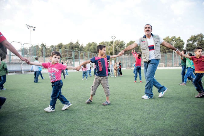 خليل الكندري في فقرة ترفيهية مع اسر الايتام
﻿
