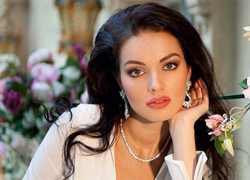 بالصور.. فاتنة روسية تنال لقب "سيدة جمال أوروبا 2015" 
