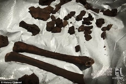 شاهد.. قصة الصورة التي كشفت بقاء سجينين غرقا منذ 50 عاماً على قيد الحياة