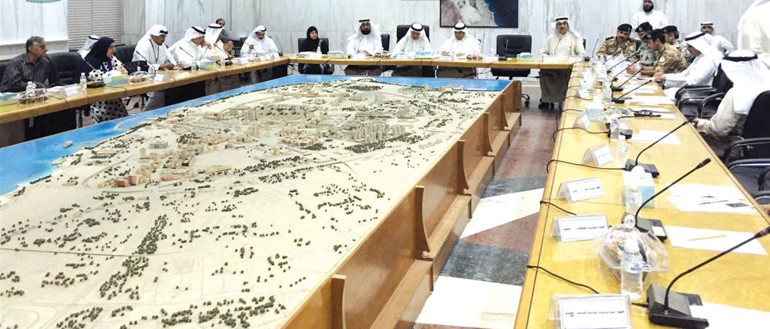 عادل الميع مترئسا ورشة العمل﻿