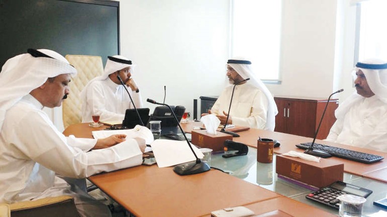 د نايف المطيري ود محمد الانصاري عقب توقيع الاتفاقية﻿