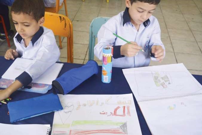 رسمة للطلاب السوريين تعبر عن حبهم وامتنانهم لاهل الكويت﻿