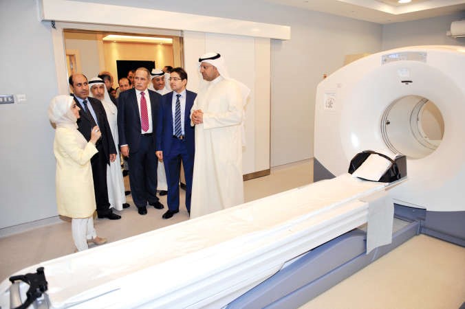 الوزير العبيدي متفقدا احد الاجنحة الجديدة 	هاني عبدالله﻿