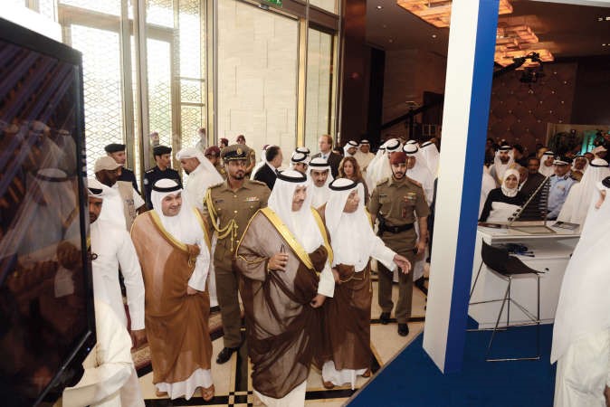 سمو رئيس مجلس الوزراء الشيخ جابر المبارك لدى تفقده المعرض وبجانبه رئيس اتحاد الصناعات الكويتية حسين الخرافي ﻿