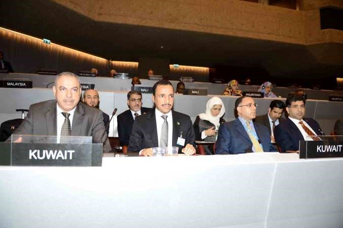 الرئيس الغانم متوسطا مندوبنا لدى الامم المتحدة جمال الغنيم والنائبين عودة الرويعي وفيصل الشايع