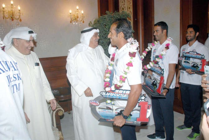 اللواء الفهد يستقبل الابطال باكاليل الزهور