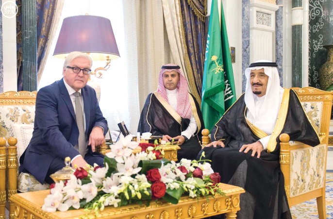خادم الحرمين الشريفين الملك سلمان بن عبدالعزيز مستقبلا وزير الخارجية الالماني فرانك فالتر شتاينماير واس