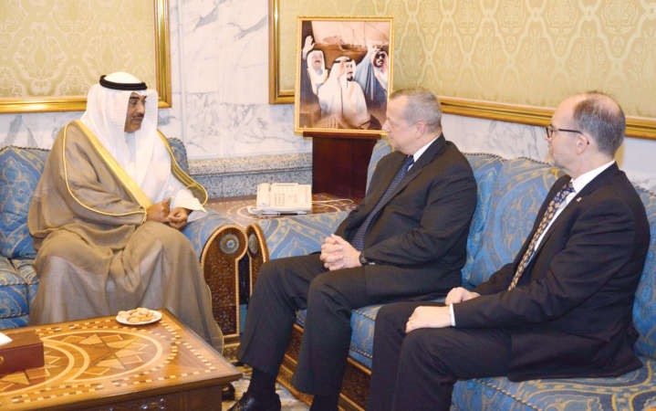 االشيخ صباح الخالد مستقبلا الجنرال متقاعد جون الن﻿