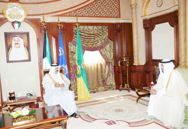 سمو ولي العهد الشيخ نواف الاحمد مستقبلا الشيخ ثامر العلي﻿