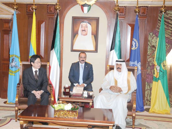 سمو ولي العهد الشيخ نواف الاحمد مستقبلا السفير الياباني توشيهيرو تسوجيهارا ﻿
