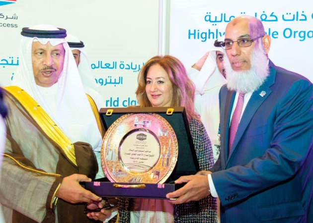 سمو رئيس مجلس الوزراء الشيخ جابر المبارك خلال زيارته لجناح ايكويت﻿