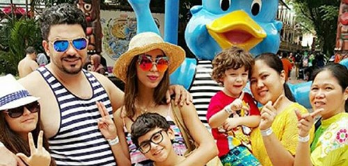 بالصور.. حلا الترك تستبدل امها بـ دنيا بطمة في ماليزيا