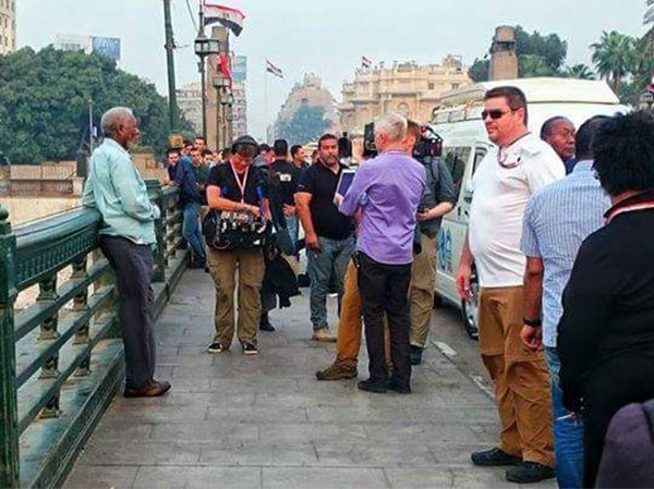 بالصور.. مورجان فريمان يتجول في شوارع القاهرة