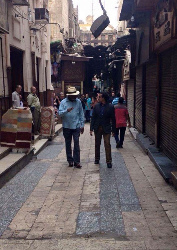 بالصور.. مورجان فريمان يتجول في شوارع القاهرة