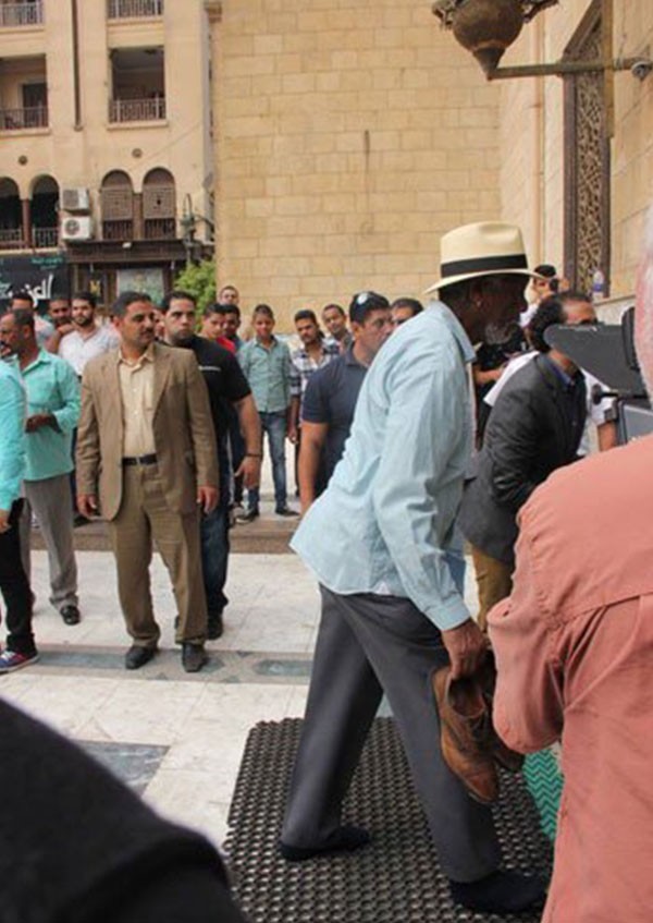 بالصور.. مورجان فريمان يتجول في شوارع القاهرة