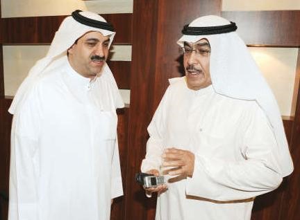 الانصاري متحدثا الى نائب رئيس التحرير الزميل عدنان الراشد﻿
