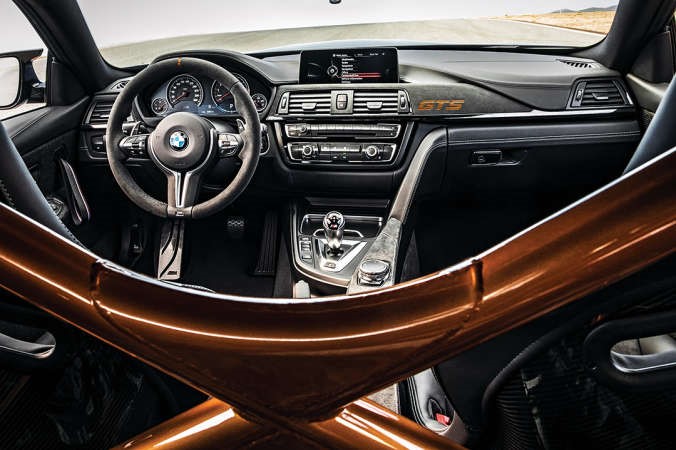 BMW M4 GTS تجربة قيادة لا تنسى