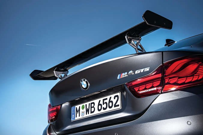 BMW M4 GTS تجربة قيادة لا تنسى