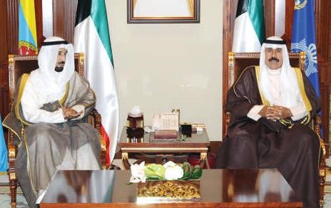 سمو ولي العهد الشيخ نواف الاحمد مستقبلا الشيخ علي الجابر