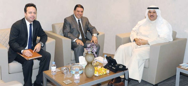 الشيخ سلمان الحمود خلال لقائه السفير المكسيكي ميغيل انخيل ايسيدرو ﻿