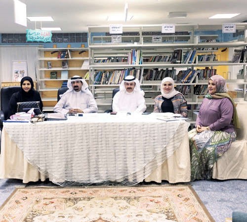 دماجد العلي خلال اجتماعه مع اعضاء اللجنة﻿