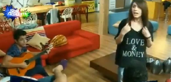 بالفيديو.. "هوشة كلامية" وألفاظ خارجة بين شاب وفتاة في "ستار أكاديمي"