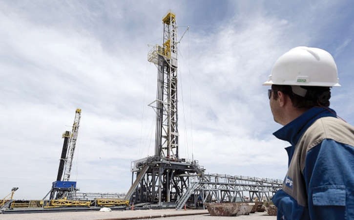 هل يستطيع منتجو النفط والغاز الصخري اجتياز العاصفة بسلام﻿