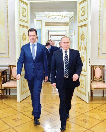 الرئيس الروسي فلاديمير بوتين مستقبلا نظيره السوري بشار الاسد لدى وصوله الى الكرملين اپ 