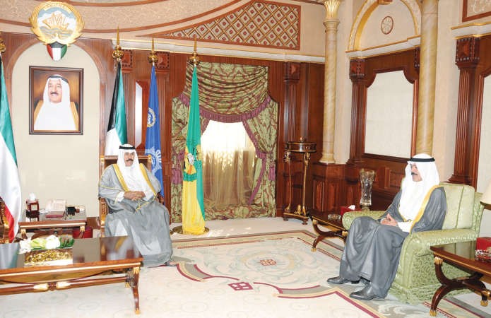 سمو ولي العهد الشيخ نواف الاحمد مستقبلا الشيخ محمد الخالد 