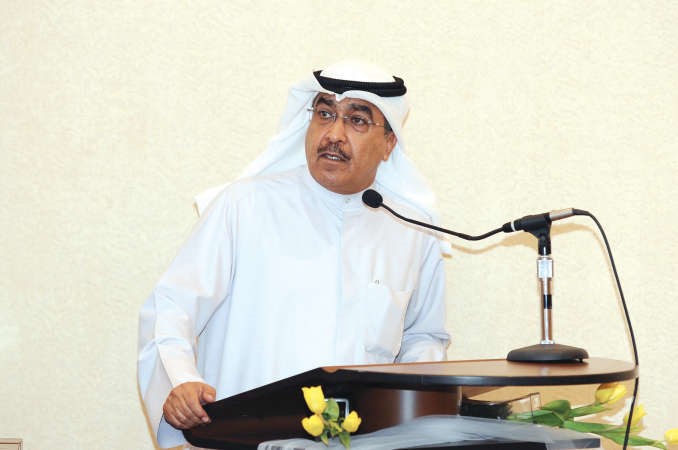 مدير جمعية الصحافيين الزميل عدنان الراشد متحدثا في ختام الحلقة