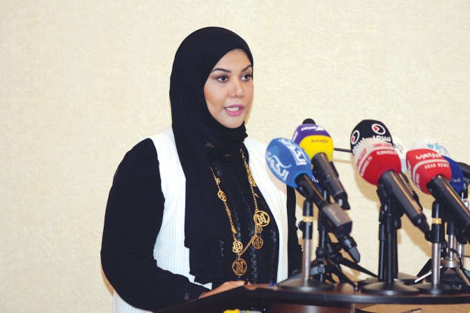 الزميلة هبة الطويل تلقي كلمة جمعية الصحافيين الكويتية