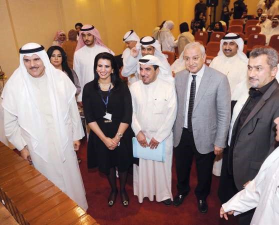 الشيخ سلمان الحمود ودبدر العيسى ودحسن جوهر ودمحمود الهاشمي وفاطمة العازمي