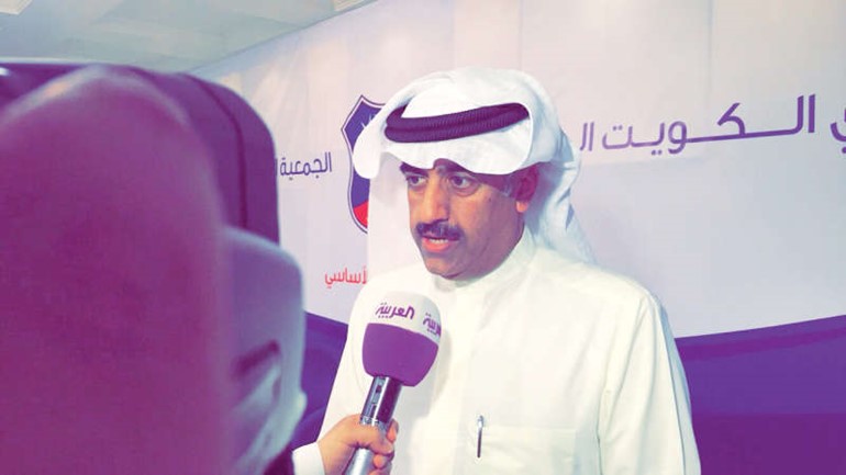 رئيس نادي الكويت عبدالعزيز المرزوق يتحدث لوسائل الاعلام ﻿