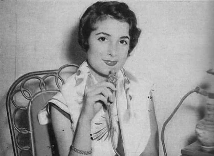بالصور.. 15 فناناّ «الشيشة عندهم مزاج»